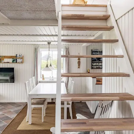 Three-bedroom In 32 Løkken