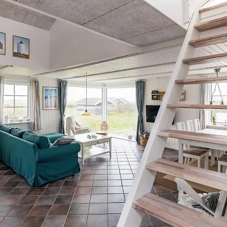 Three-bedroom In 32 Løkken