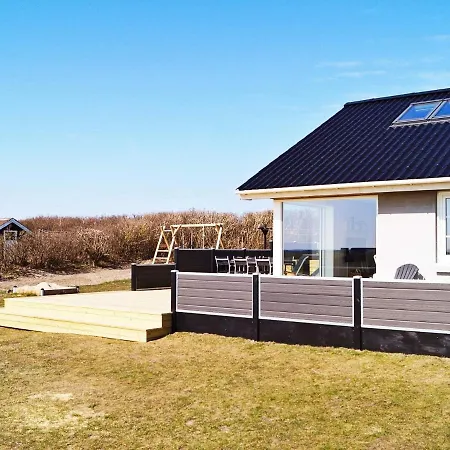 Three-bedroom In 32 Løkken